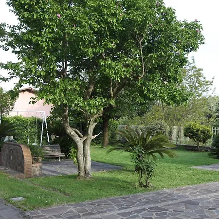 בית אירוח Alloggio Turistico, Relax In Ampio Giardino
